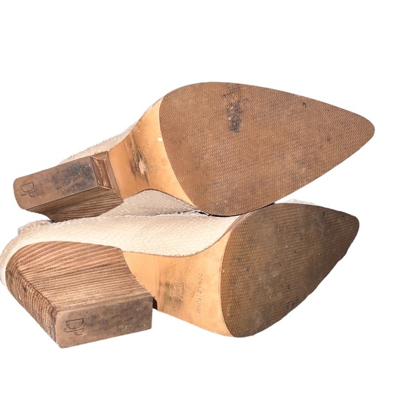 Donald J Pliner Vale Ankle Booties Snake Textured Cream Nude Pointy Toe - Picture 11 of 13